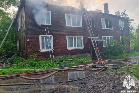 В Харовске пожарный в свободное от службы время спас женщину из горящего дома